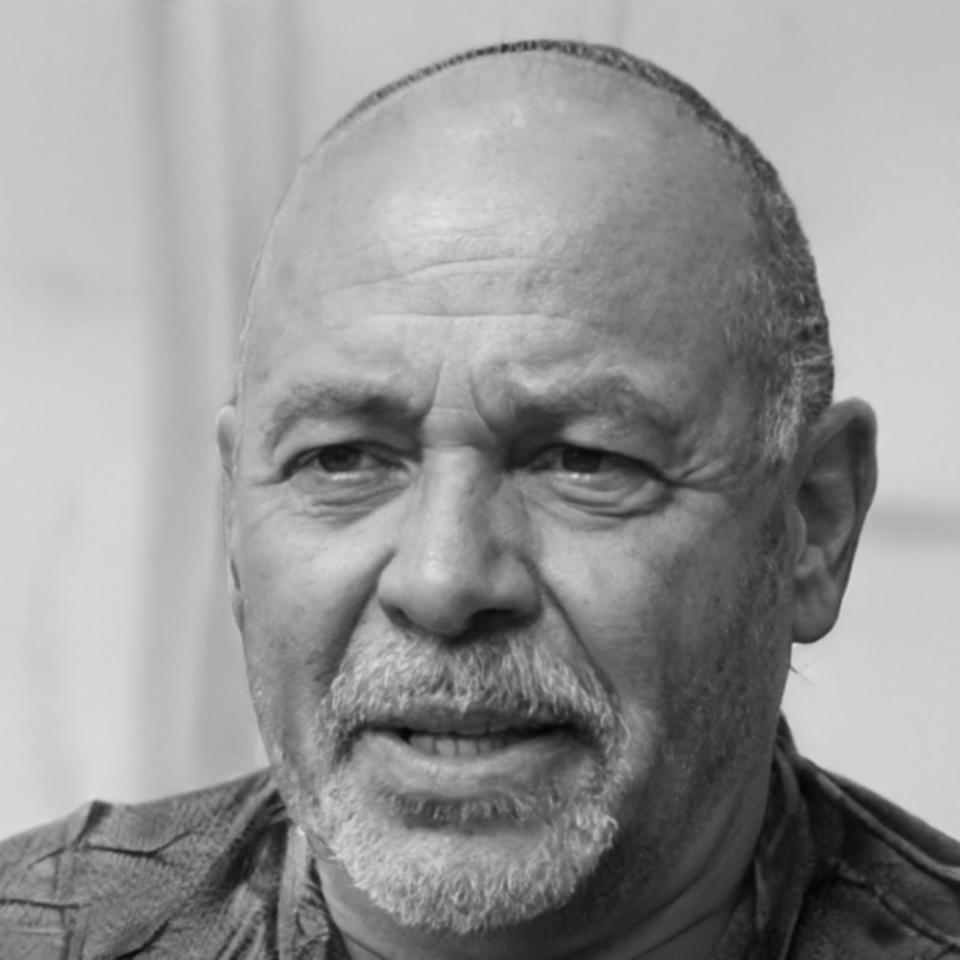 Retrato profesional de Evaristo Mendoza